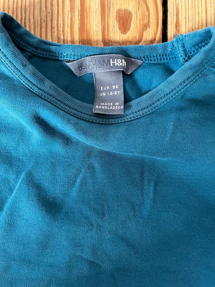 Bekleidungspaket Gr. 92 4 Teile Jacke Langarm T Shirt H&M in Berlin