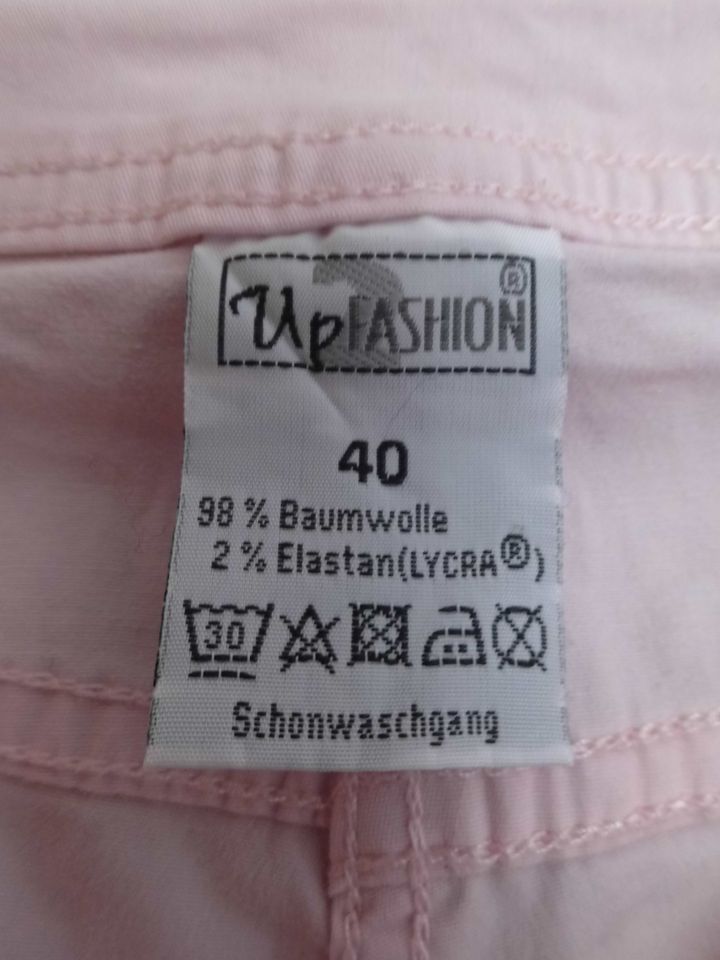 Rosafarbene kurze Hose, Capri- Hose, Shorts in Gr. 40 in Schwülper