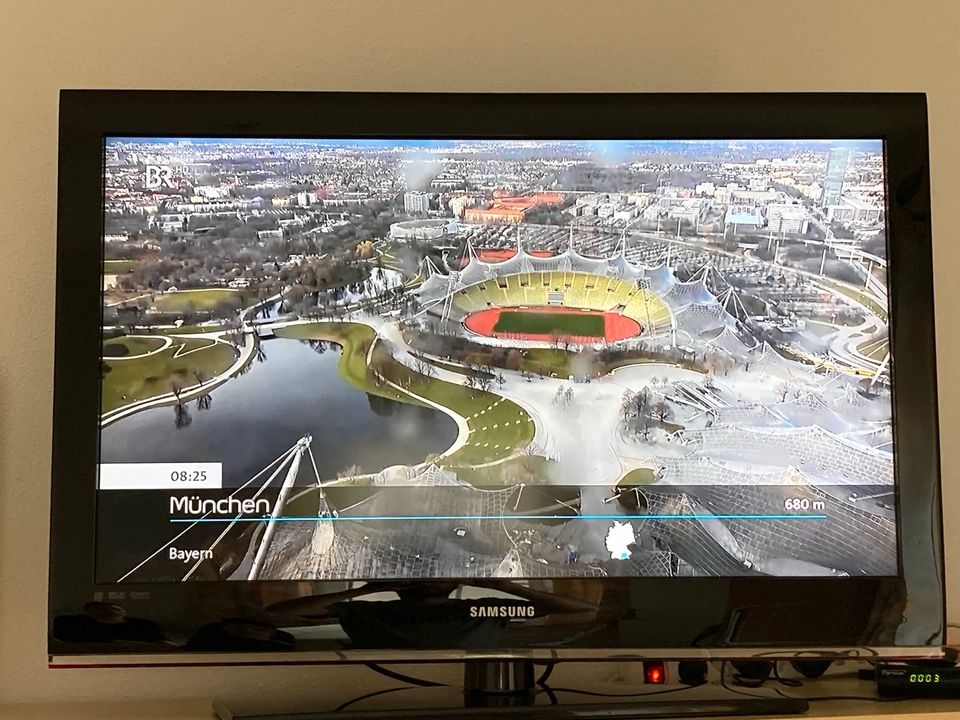 Fernseher Samsung Full HD TV (LCD) in Bruckberg bei Landshut