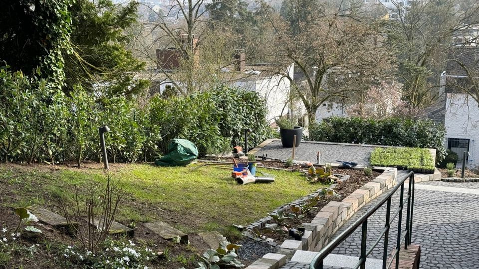 Wir bieten Gartenarbeit! ( Alles was zur Gartenarbeit gehört) in Taunusstein