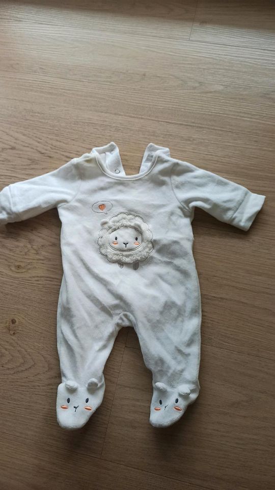 Baby Club Strampler, langarm, Onesie, Overall mit Schaf in Schwendi