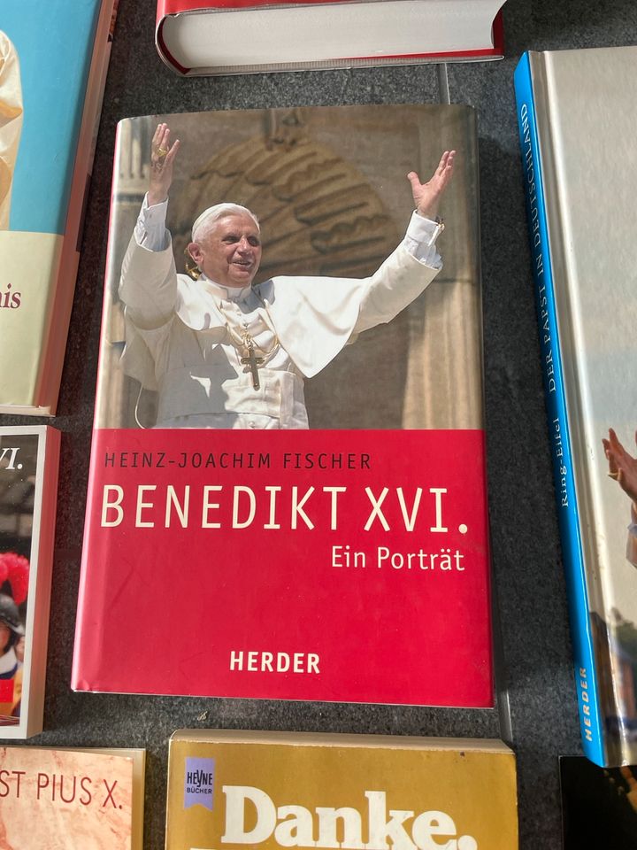 Bücher Papst Johannes Paul / Papst Benedikt in Erftstadt