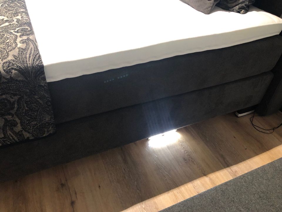 Boxspringbett 180x200cm mit Topper H4/H4 in Würzburg