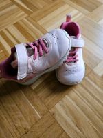 Reebok Kinder Sneaker Größe 21 rosa Mädchen 11 cm München - Schwabing-Freimann Vorschau