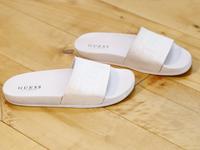 GUESS DAMEN BADE SCHUHE SANDALEN SLIDE SLIPPER WEISS 36/37 TOP!!! Hessen - Felsberg Vorschau