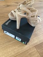 Gianna Meliani Sandalen 39 Highheel feines Wildleder bequem! Frankfurt am Main - Eckenheim Vorschau