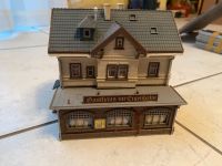 Vollmer 43663 Bahnhofsgaststätte Gasthaus zur Eisenbahn 1:87(H0) Bayern - Bayreuth Vorschau