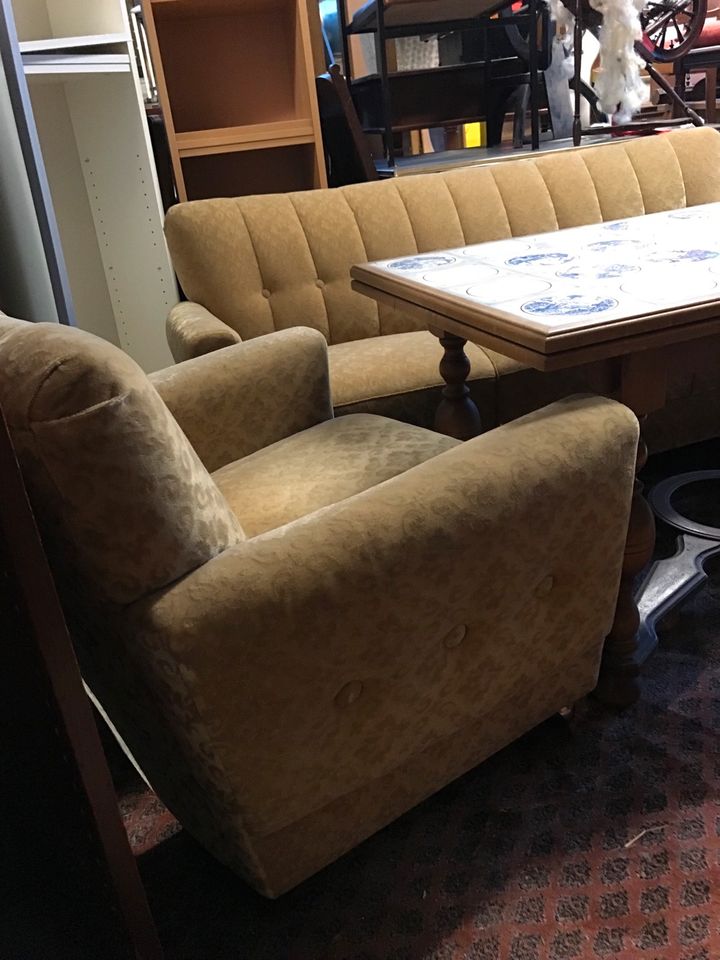 Vintage Sofa, Vintage Sessel, Knopf Dekor, Einzeln oder im Set in Flintbek