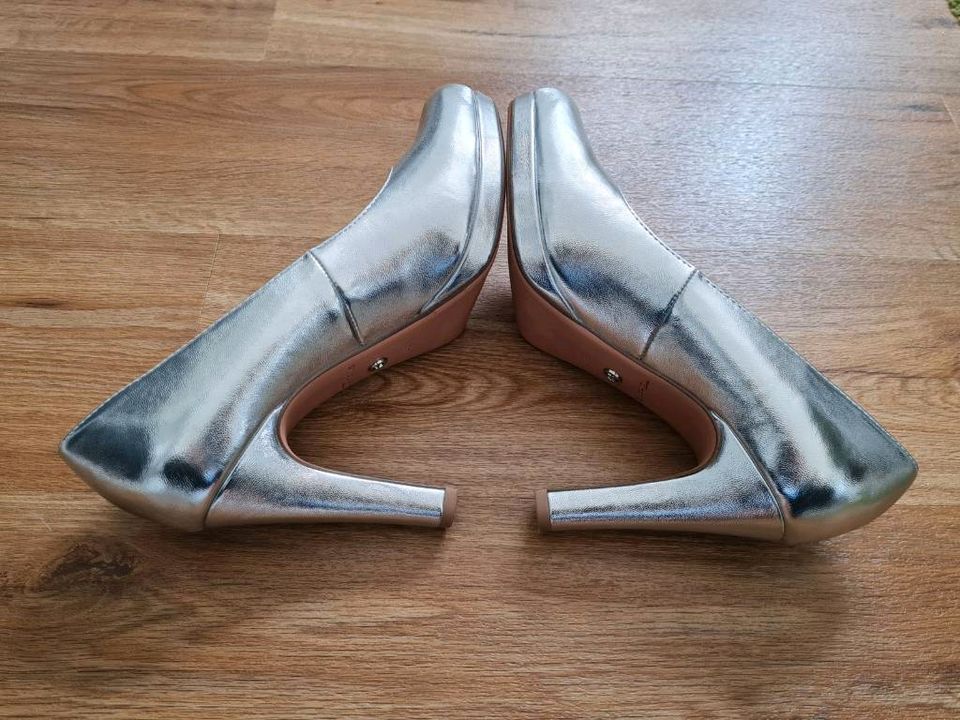 Tamaris Pumps/High Heels, Silber, Gr. 38 in Wiesbaden