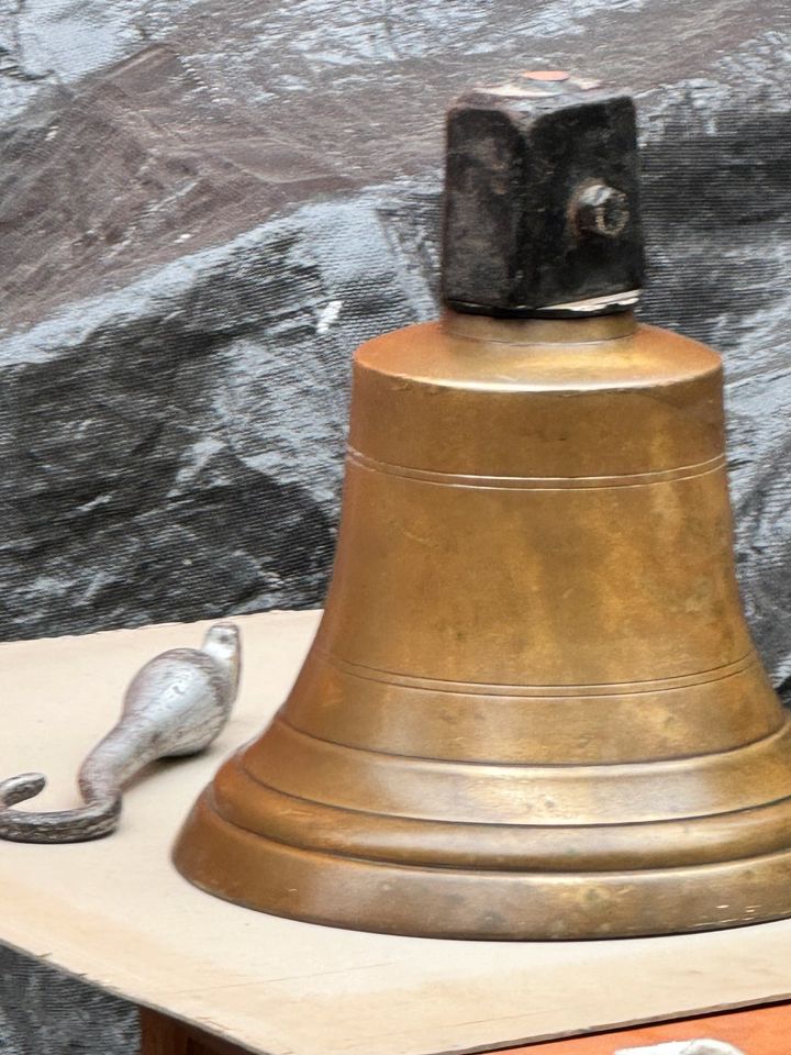 Sehr schön klingende Messing Glocke in Wiesbaden