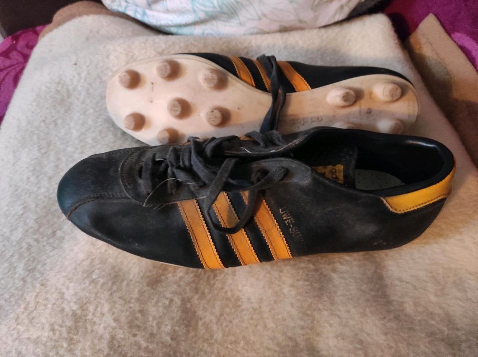 Sammler Vintage Adidas Fußballschuhe Uwe super 70er Jahre in Blönsdorf