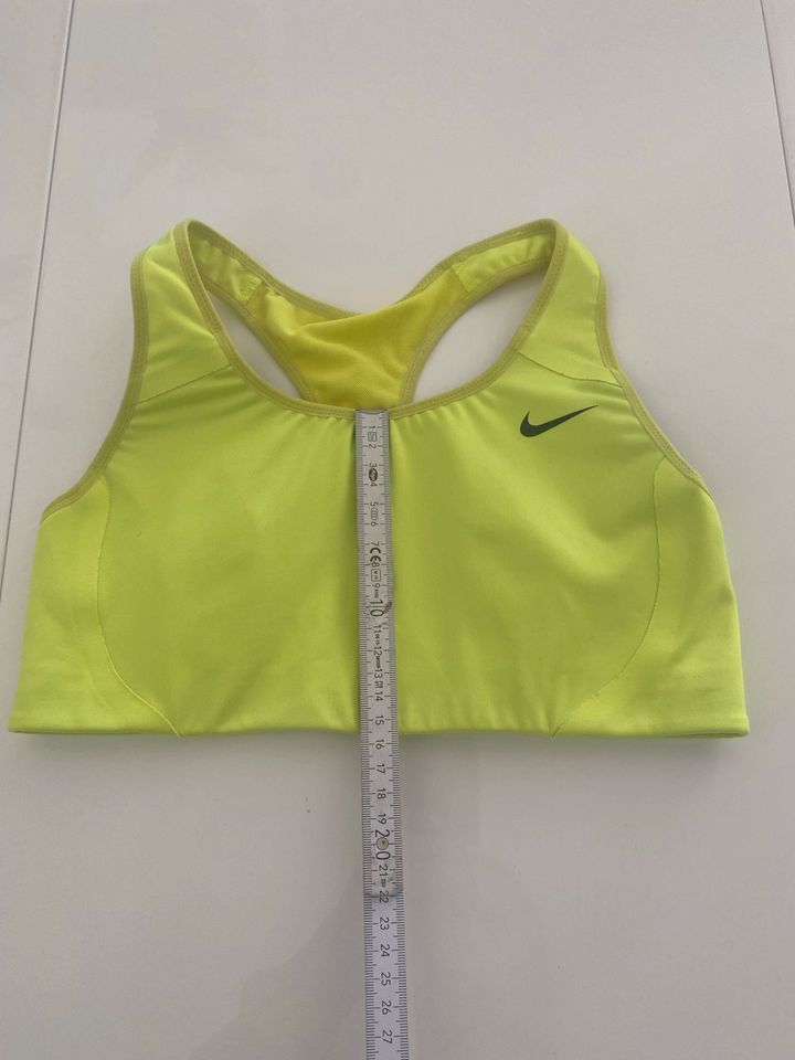 Nike Sport Top Sport BH Größe S in Neukirchen/Erzgeb