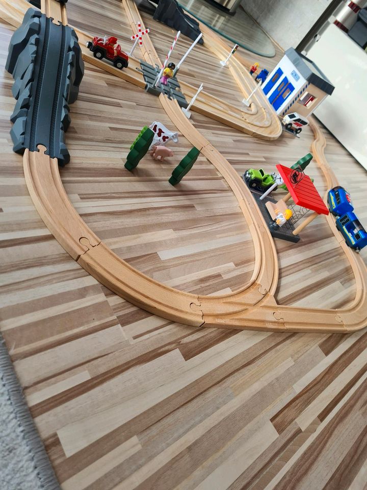 Holzeisenbahn Set Autos Straßen Holz Eisenbahn in Neu Ulm
