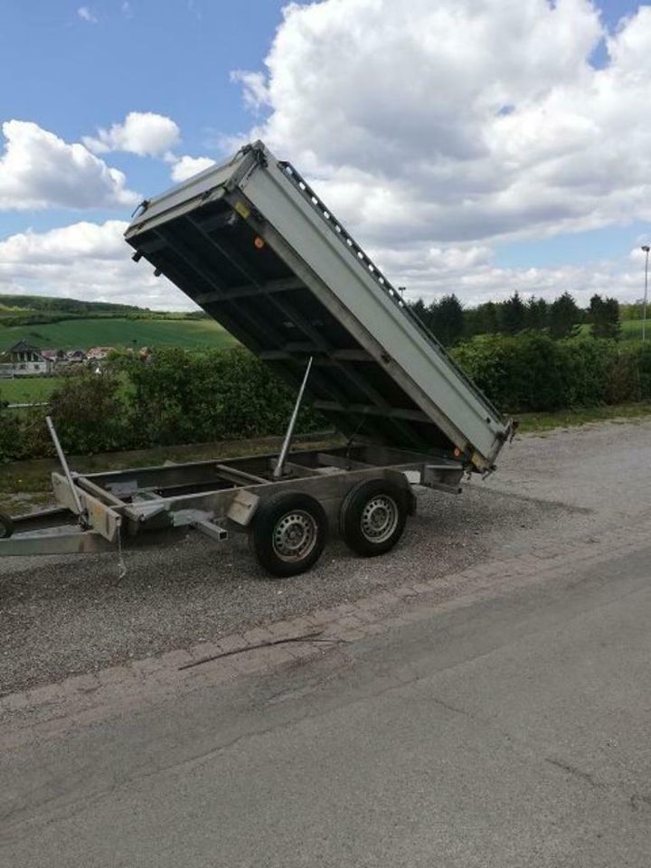 Anhänger 2700 Kg  3 Seiten Kipper Vermietung ! in Delligsen