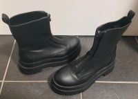 Bershka Schuhe Stiefel Plateau Gr.38 Neu Nordrhein-Westfalen - Oberhausen Vorschau