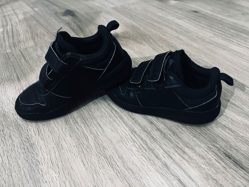 Ich habe adidas Schuhe gr. 29 zu verkaufen in Wolfenbüttel