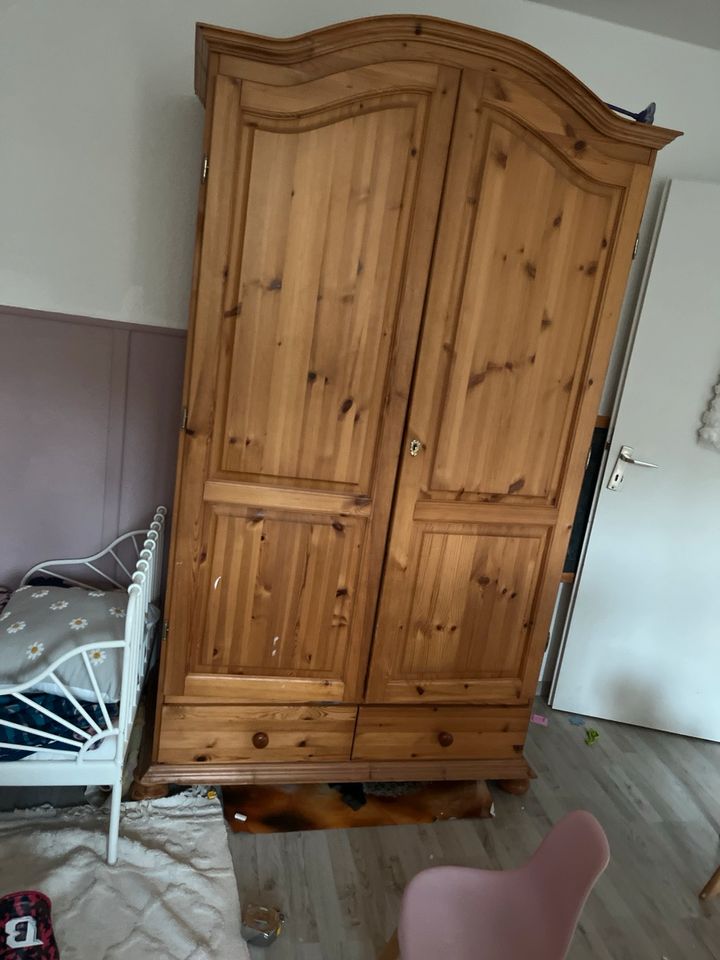 Massiver Holzschrank, Bauernschrank, DIY Kleiderschrank in Dortmund