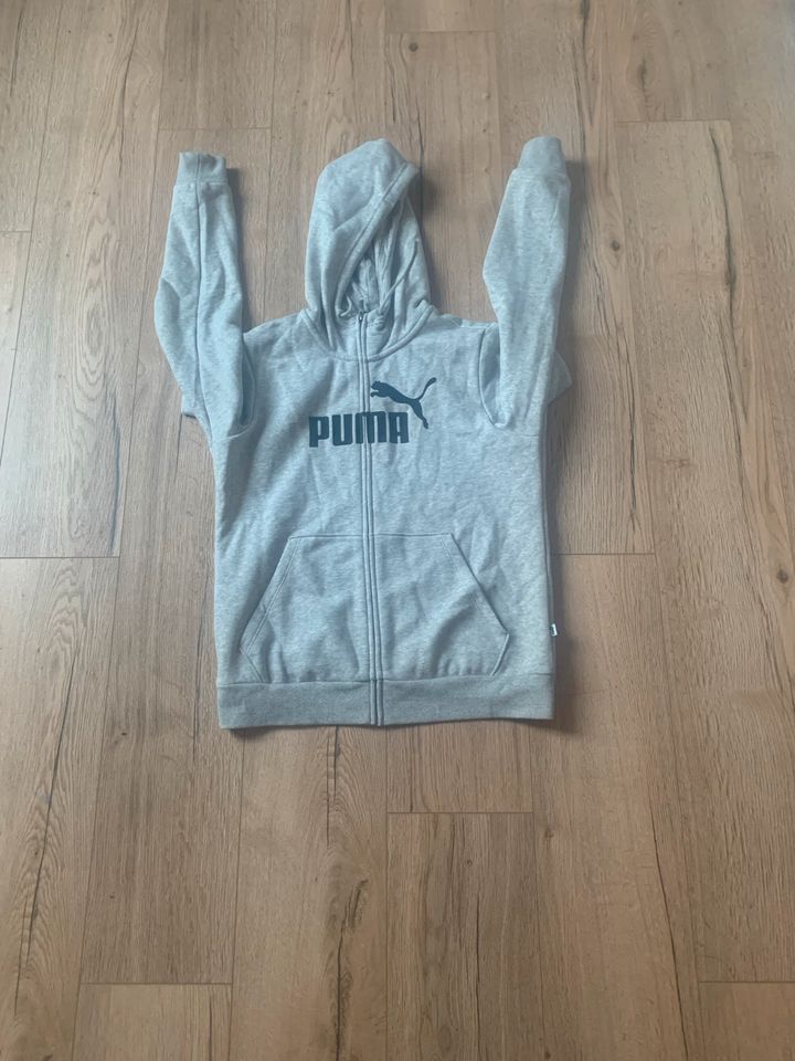 Puma Zipper in Nürnberg (Mittelfr)