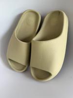 Original Adidas Yeezy Slide Resin  Größe UK 8 = 42 Frankfurt am Main - Gallusviertel Vorschau