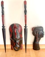 Afrikanische Holzmasken und zwei dazupassende Holzspeere Bayern - Niedernberg Vorschau