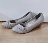 Basic Sandalen Keilabsatz Pumps hellgrau Hessen - Hilders Vorschau