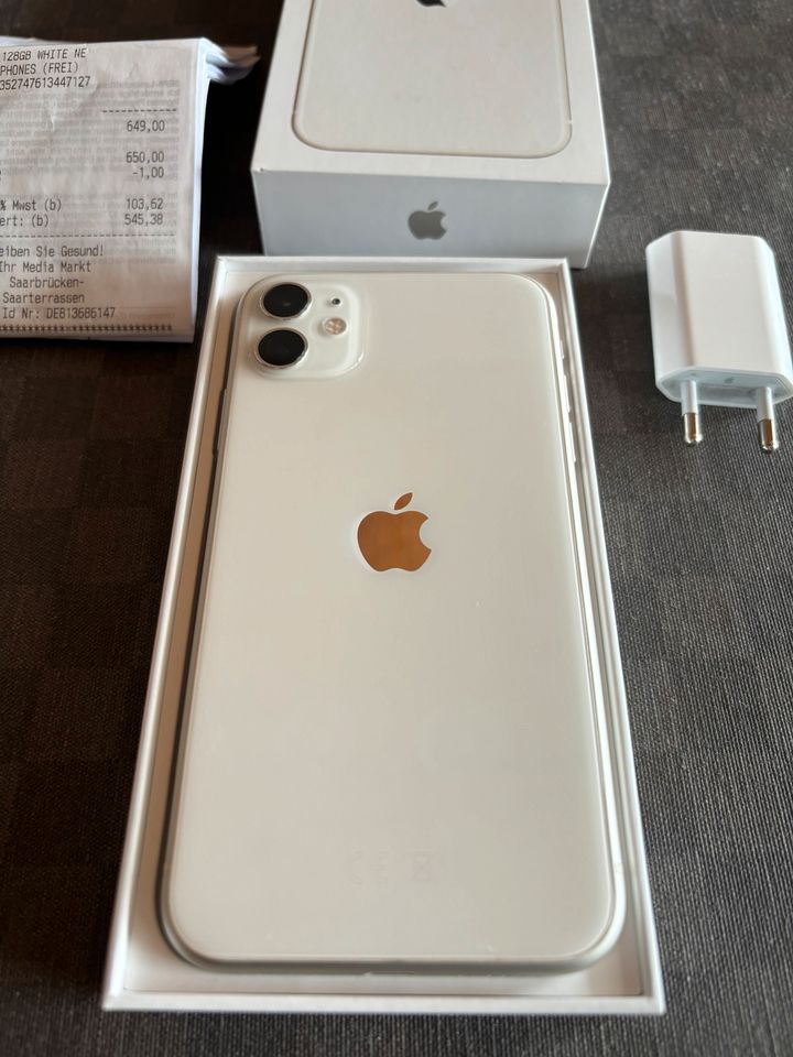 IPhone 11 in Weiß in Saarbrücken