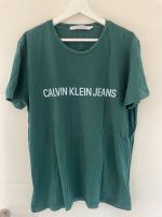 Dunkelgrünes T-Shirt Calvin Klein Niedersachsen - Gifhorn Vorschau