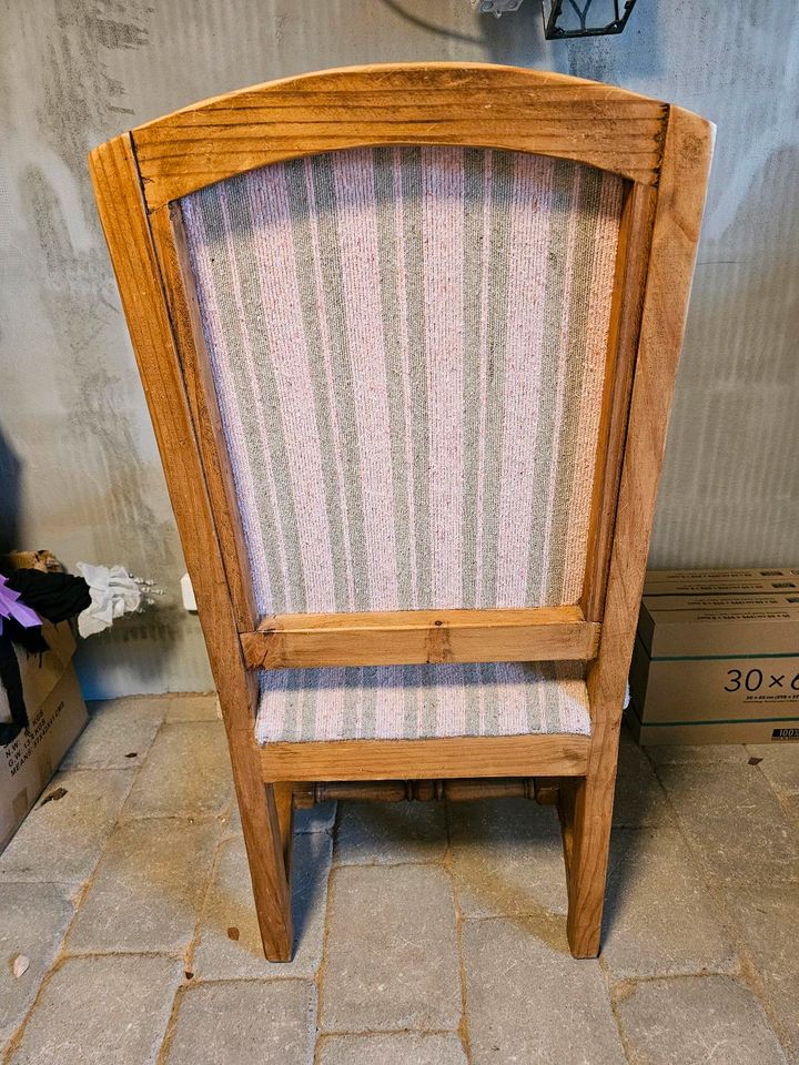 Alte shabby antik Holz Stühle zu verkaufen in Wolfen