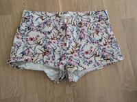 Shorts H&M Gr. 36 mit floralem Muster Bayern - Rattelsdorf Vorschau