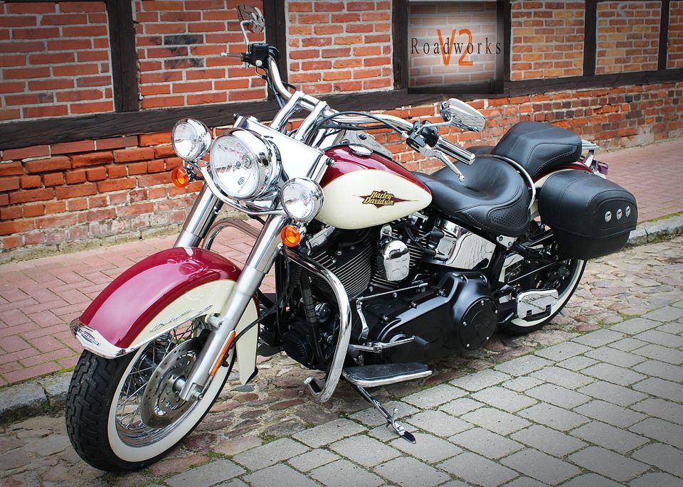 Harley Davidson Softail Deluxe FLSTN in Stelle