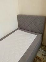 Neuwertiges graues  Bett 1 x 2 Meter Hessen - Schwalmstadt Vorschau