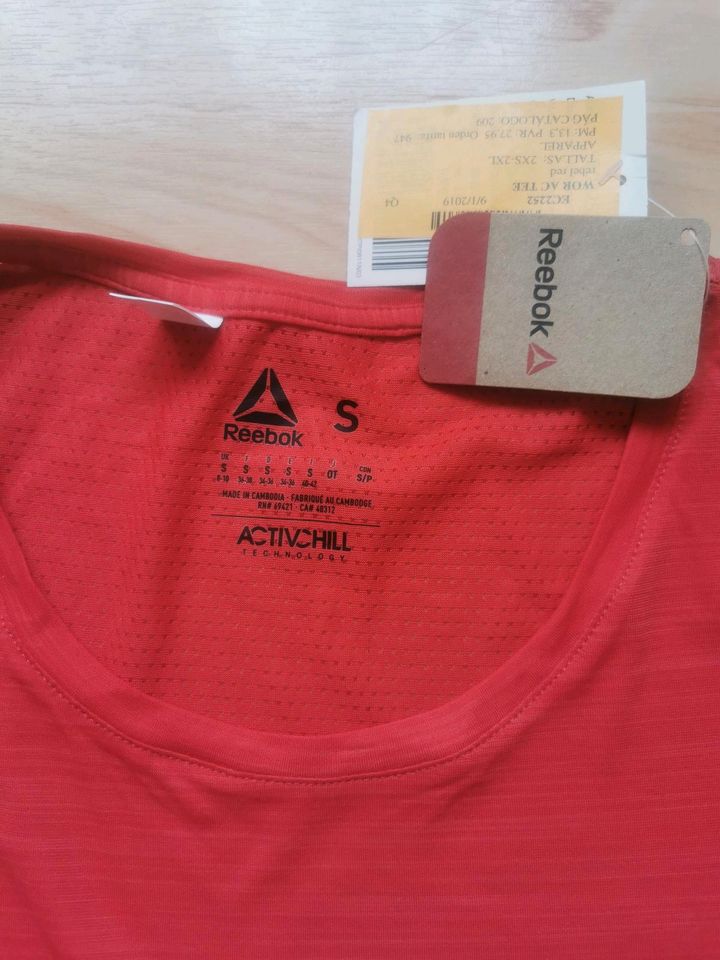 T-shirt, rot  Reebok activchill Gr. S in Schmalkalden