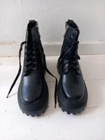 Stiefel Boots schwarz Größe 37 neuwertig Niedersachsen - Oetzen Vorschau
