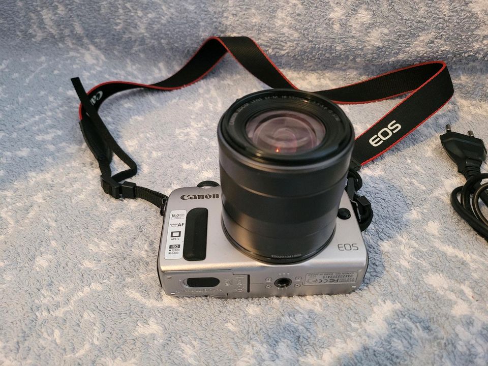 CANON EOS M - Spiegellose Systemkamera mit 18-55mm Objektiv in Hannover