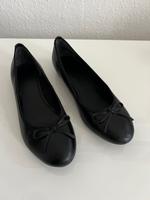 Ballerinas mit Schleifchen, Leder, schwarz, Gr. 39 Bremen-Mitte - Ostertor Vorschau