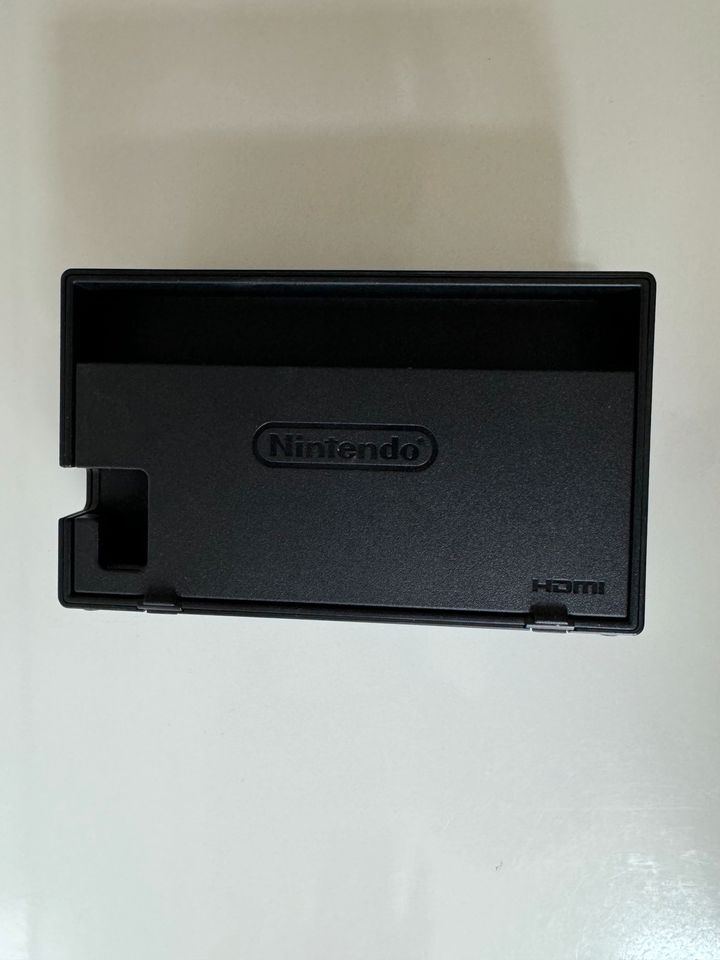 Nintendo Switch Konsole mit 2 Spielen in Alsdorf