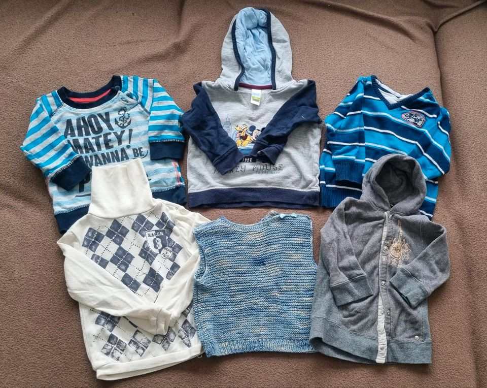 Babykleidung für kleine Jungen! Größe 74 in Holzminden