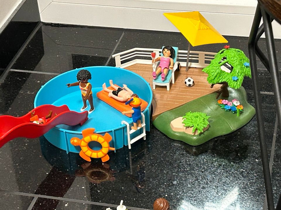 PLAYMOBIL City Life, Pool Party mit Rutsche in Egelsbach