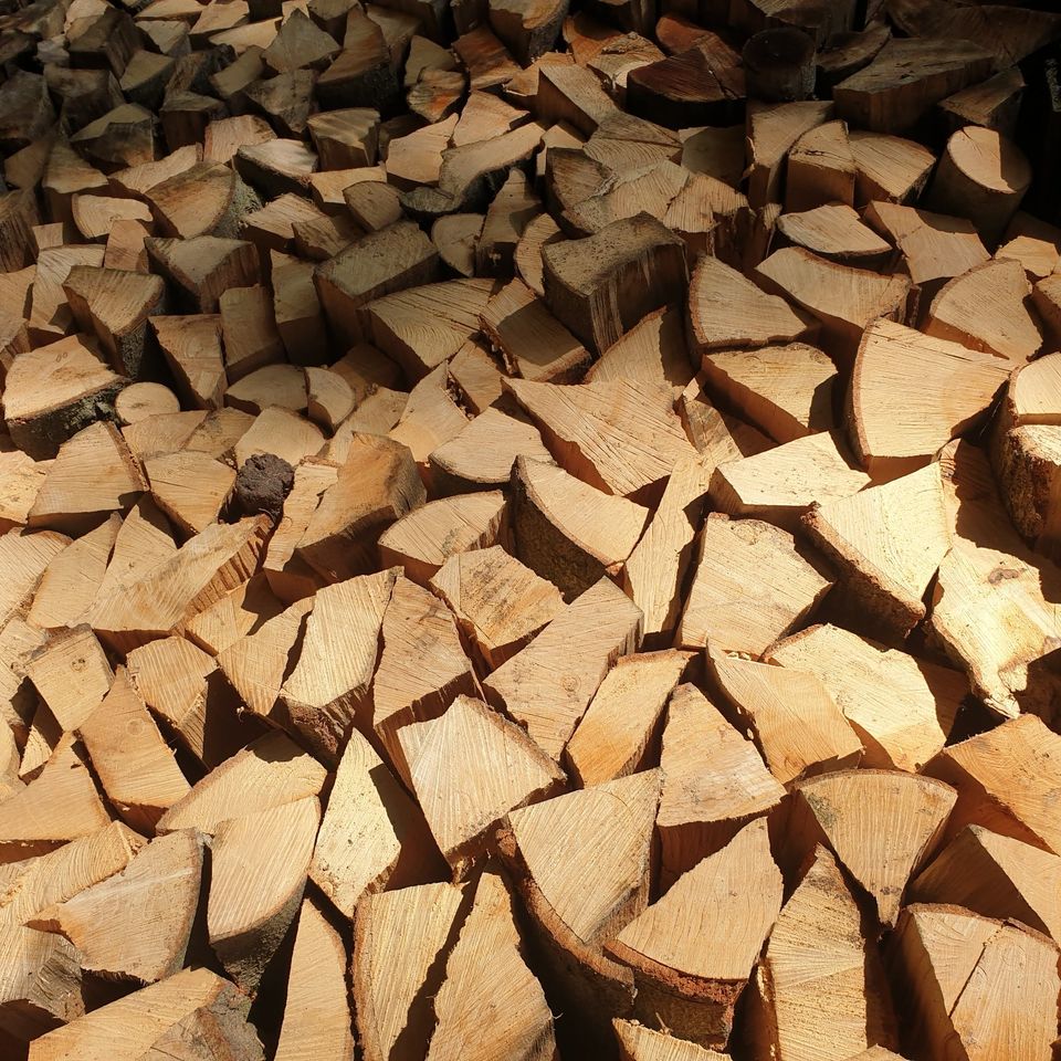 Kaminholz Brennholz für den kommenden Winter in Geldern