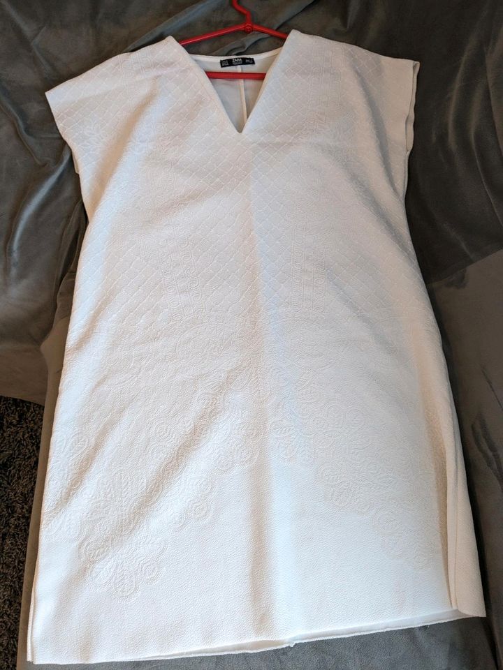 Bedrucktes Kleid Sommerkleid weiß 36 S Zara in Frankfurt am Main