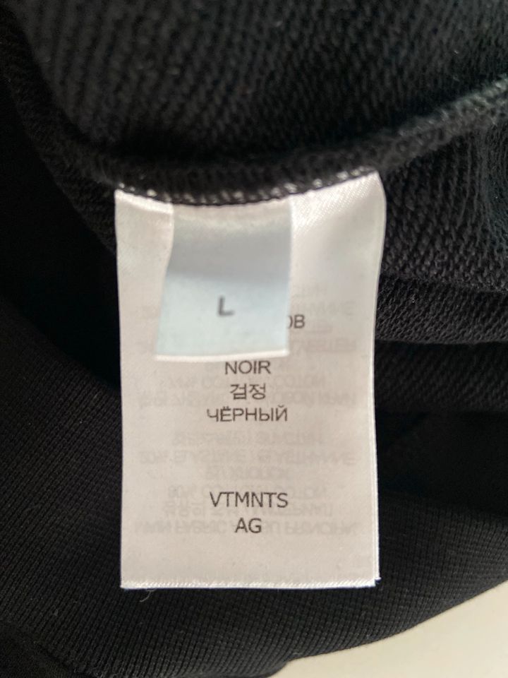 Original VTMNTS Vetements Logo Sweatshirt, oversized, L Off-White in Köln