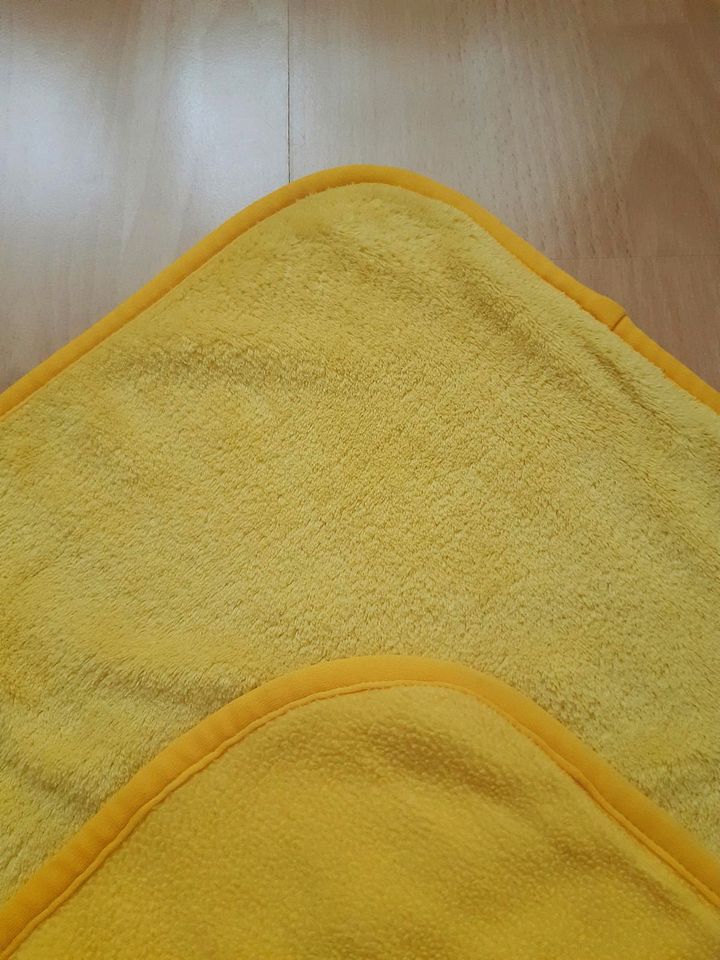 Gelbe Baby Kuscheldecke Einschlagdecke in Dresden