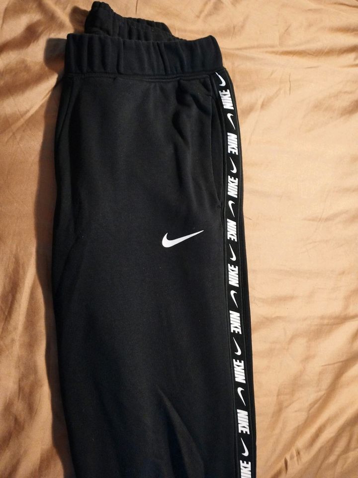 Nike Jogging-Hose in Unterschleißheim