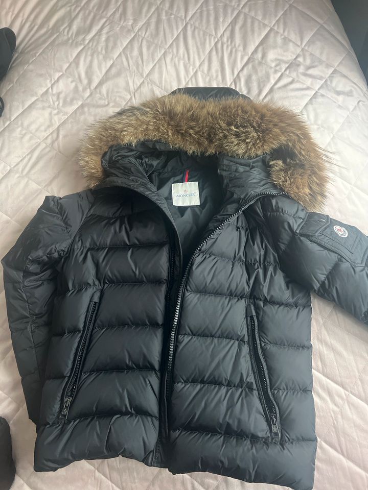 Moncler Daunenjacke mit Fell Herren in Köln