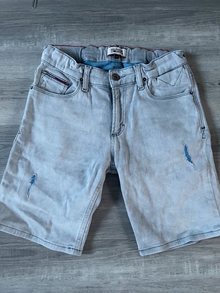 Original Tommy Hilfiger Jeans Hose Shorts Größe 152 in Gelsenkirchen