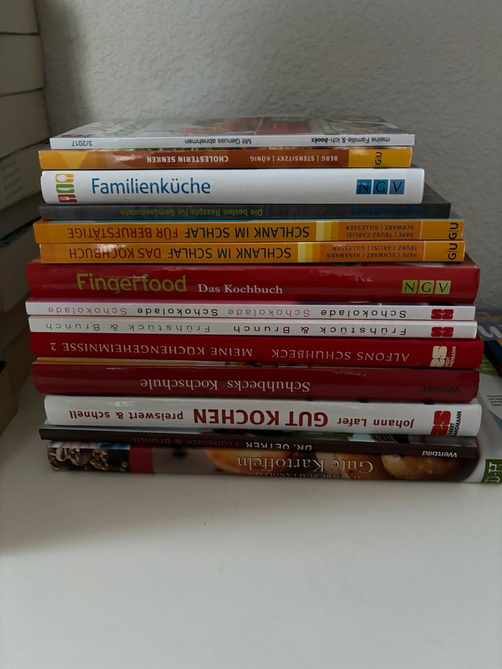 Bücherkiste Krimis Kochbücher Flohmarkt Bücher in Landsberg (Lech)