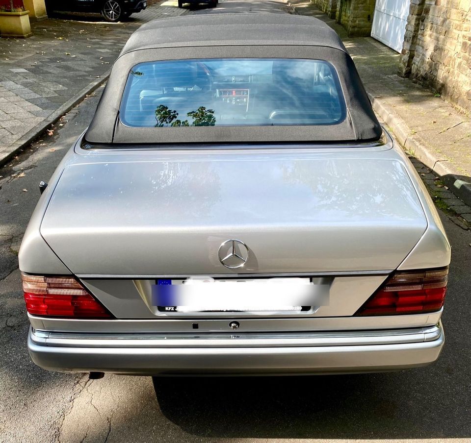 Mercedes W124 E 220 Cabrio, Wertgutachten 2, Scheckheft in Düsseldorf