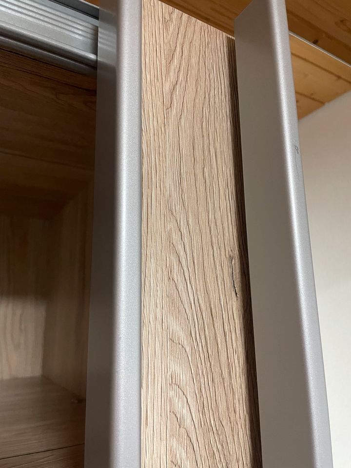 Kleiderschrank Holz in Meersburg