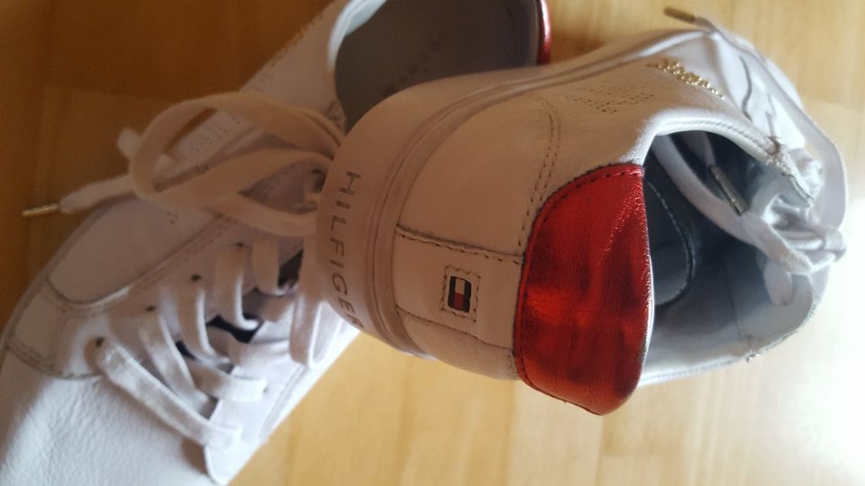 NEUwertig Tommy Hilfiger Sneaker Gr. 37 in Maitenbeth