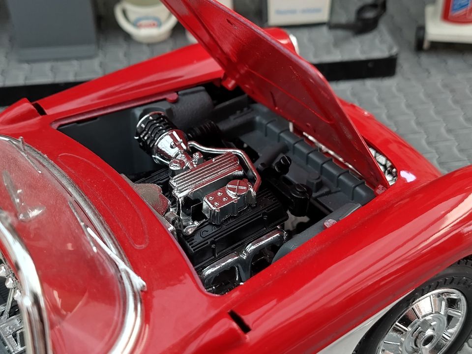 Chevrolet Corvette Cabrio 1957 Oldtimer Rot Weiß 1:18 sehr RAR !! in Bruchköbel